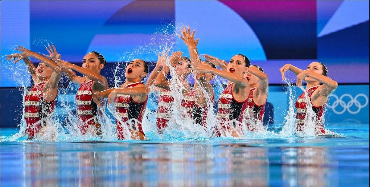 Raygun Breakdancing: A Unique Fusion of Futurism and Dance Culture